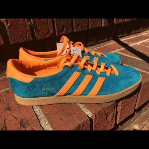 Men’s size 11 Adidas Stradt